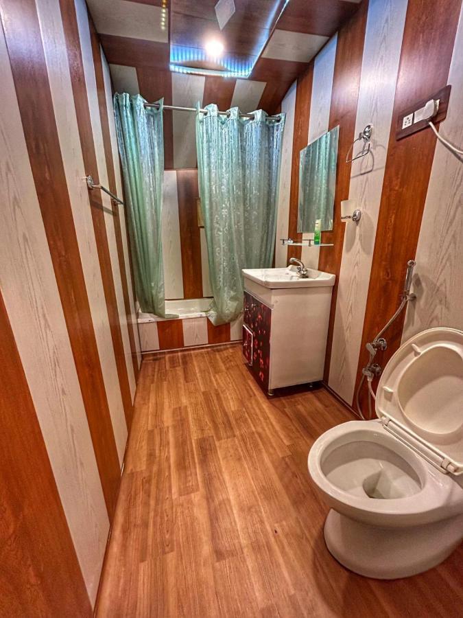 Srīnagar Exotic Young Shreen Houseboat酒店 外观 照片