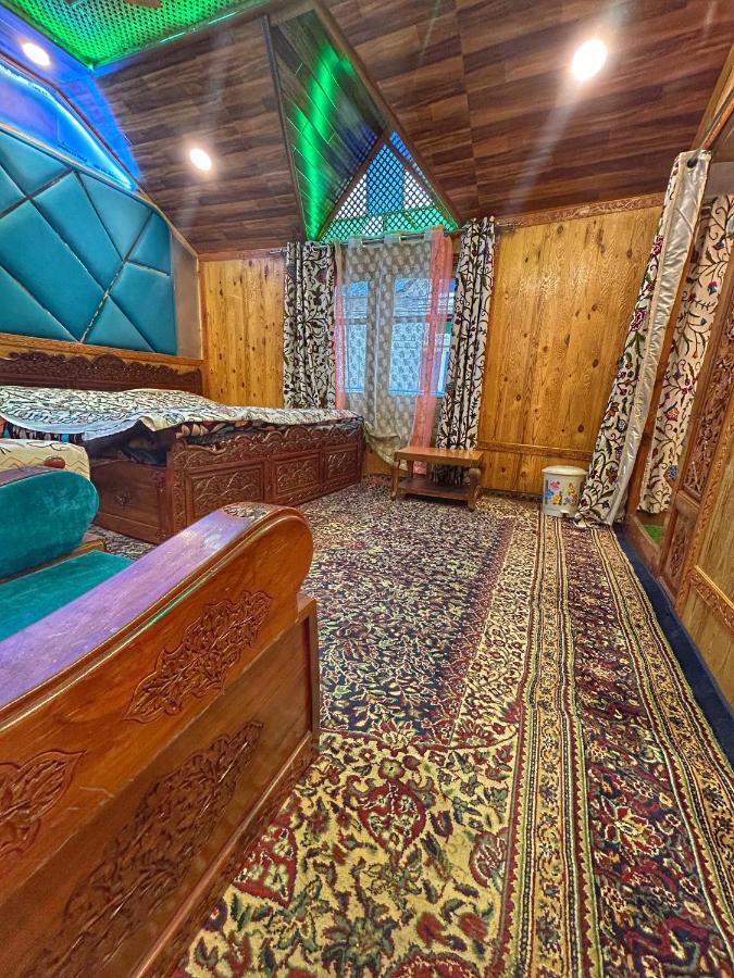 Srīnagar Exotic Young Shreen Houseboat酒店 外观 照片