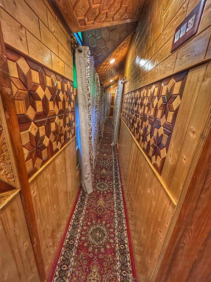 Srīnagar Exotic Young Shreen Houseboat酒店 外观 照片