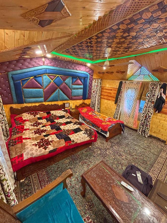 Srīnagar Exotic Young Shreen Houseboat酒店 外观 照片