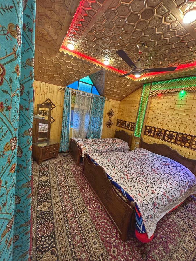 Srīnagar Exotic Young Shreen Houseboat酒店 外观 照片